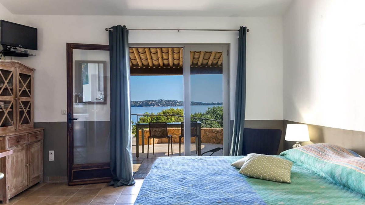 Porto-Vecchio Apartment | Studio-Ensuite with Shower-Sea view