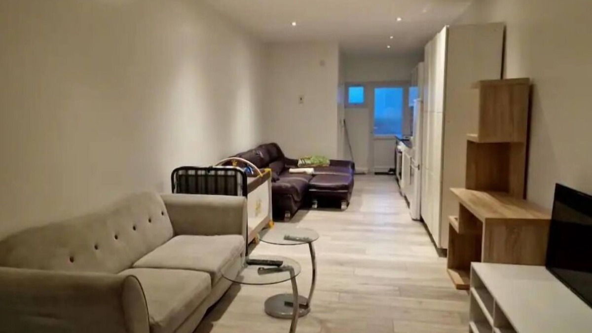 Luton Apartment | Studio flat near luton airport. Contractors, families, friends welcome.