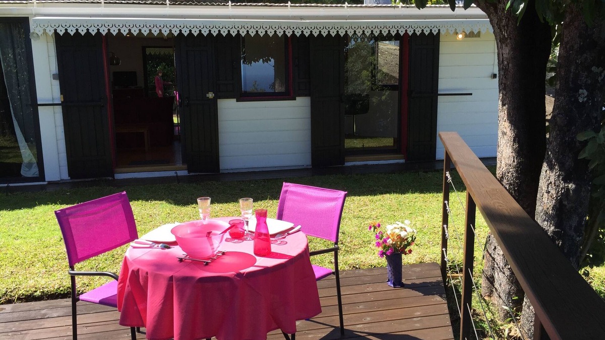 Piton Saint-Leu Apartment | Studio "Fleur de Canne": independent quiet very comfortable garden sea view