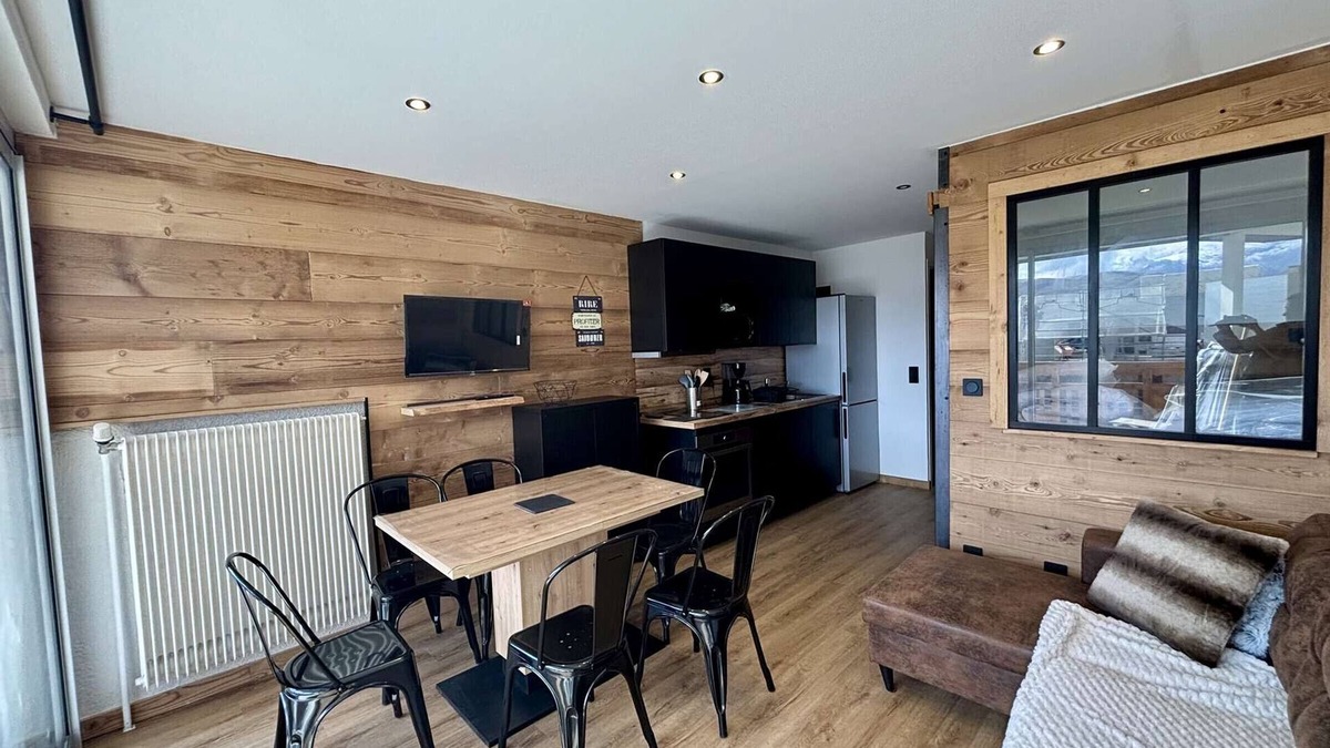 Cognet Apartment | Studio for 6 in L'Alpe d'Huez, near slopes, ski locker