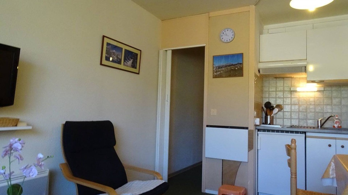 Arette Apartment | Studio for 6 with ski locker, near slopes