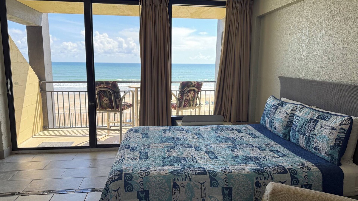 Daytona Beach Shores Condo | Studio for 2 with Breathtaking View with A/C