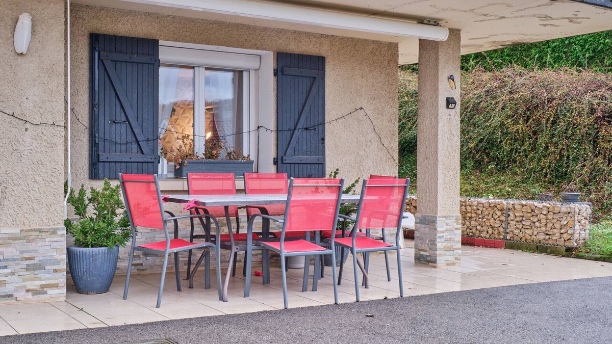 Saint-Victor-de-Cessieu Apartment | Studio Apartment with Private Terrace, Wi-Fi and Air Conditioning