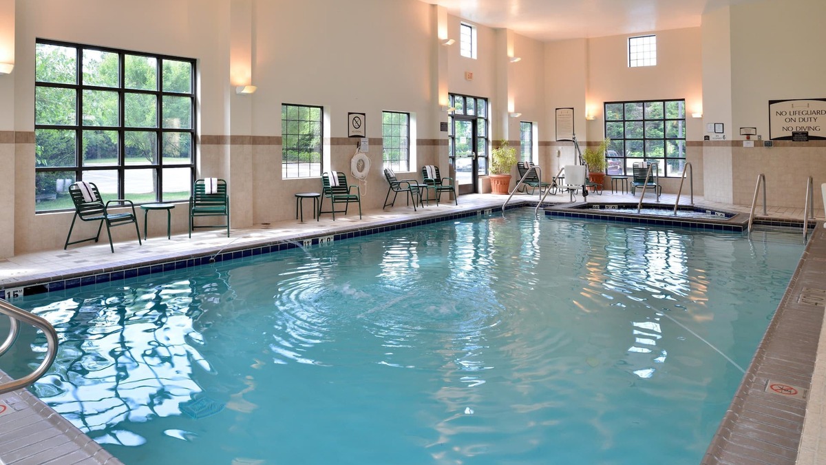 Chesapeake Apartment | Studio | Free Breakfast. Indoor Pool & Hot Tub.