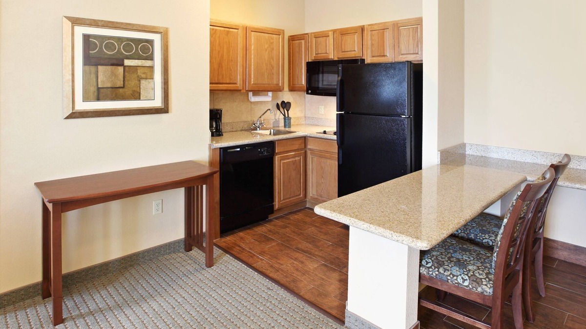 Rogers Apartment | Studio | Free Breakfast + Fitness Center