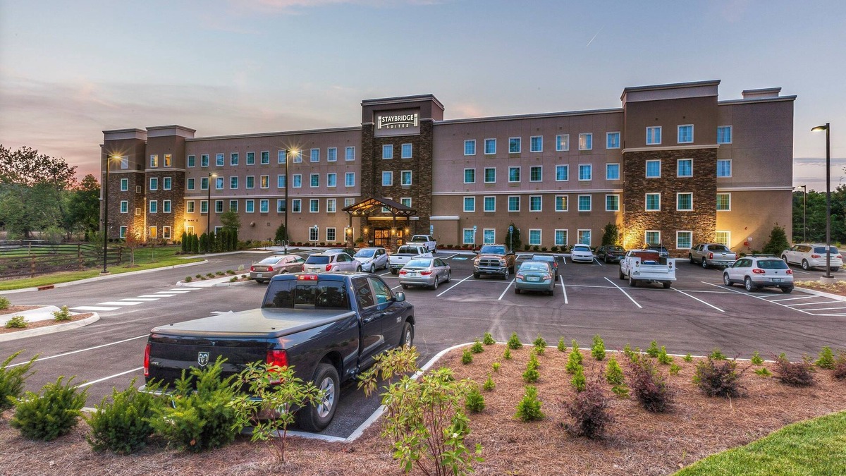 Farragut Apartment | Studio | Free Breakfast + Shared Outdoor Pool!