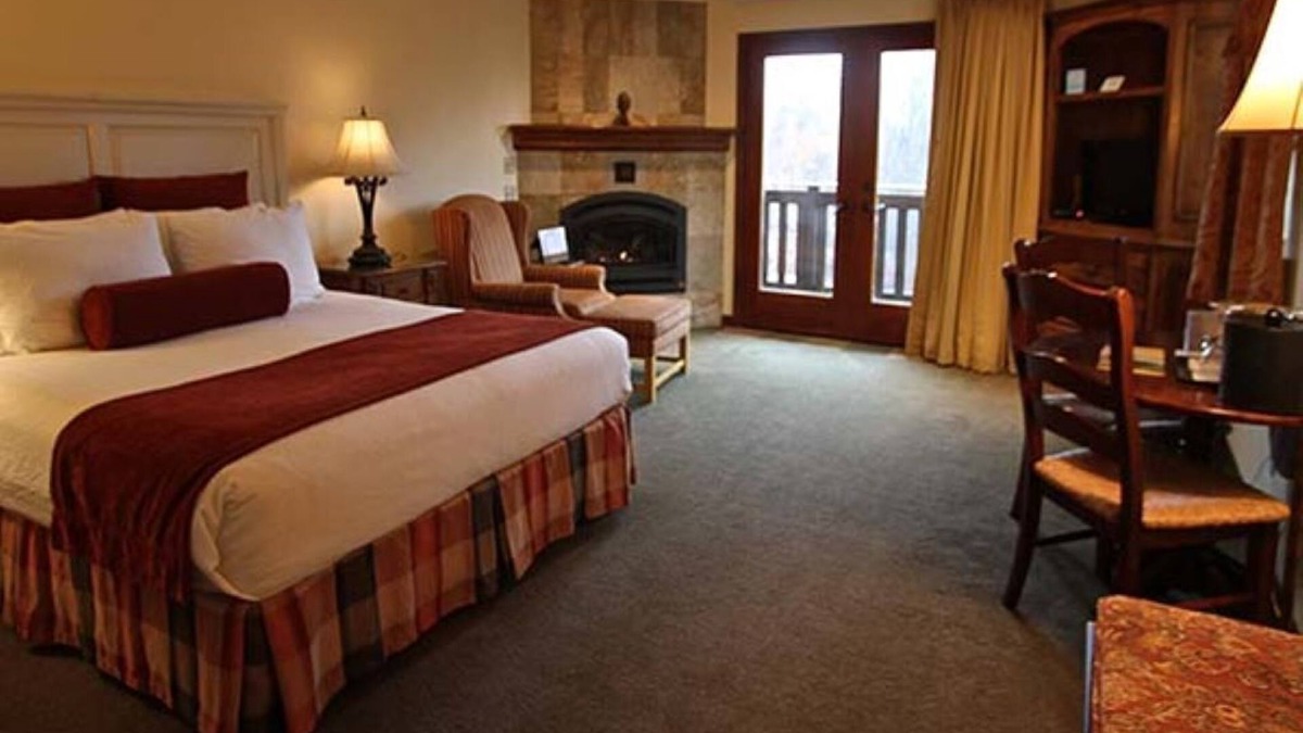 Downtown Leavenworth Cabin | Studio from 12/18 -12/20 at Blackbird Lodge in downtown Leavenworth (sleeps 2)