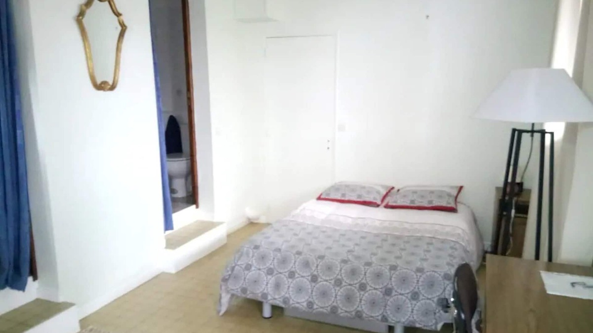 Thomery Apartment | Studio furnished in the forest of Fontainebleau, 2/4 people, Paris, Disneyland.