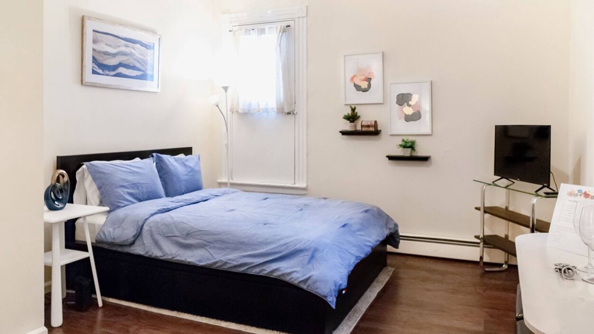 Downtown Apartment | Studio getaway right by Yale - EXPERTLY SANITIZED