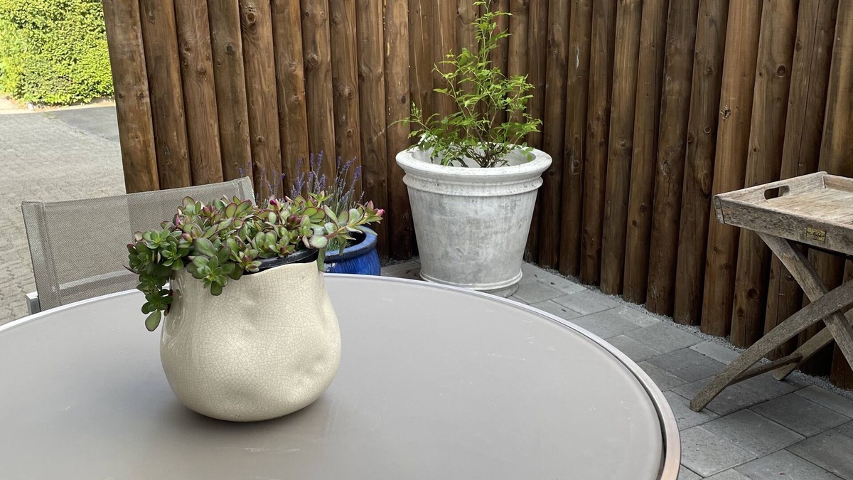 Uster District Apartment | Studio Gocki: by the forest and close to Zurich