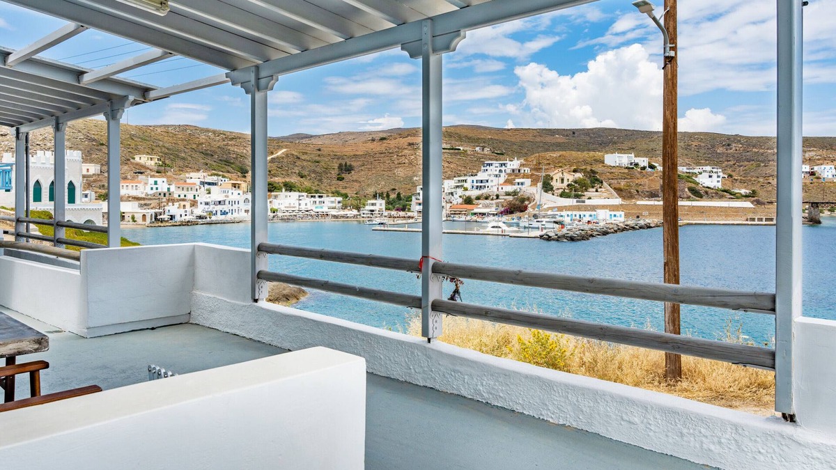 Loutra Apartment | Studio 'Gorgona 1' with Sea View, Wi-Fi and Air Conditioning