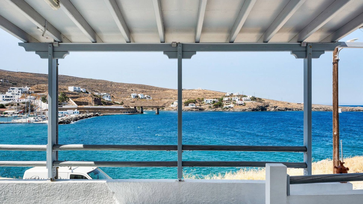 Loutra Apartment | Studio 'Gorgona' with sea view, Wi-Fi and air conditioning