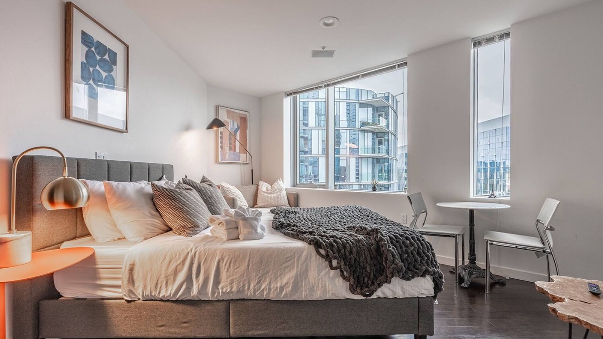 West Bellevue Apartment | Studio | Gym, Rooftop, Pool | Bellevue | Sophari A