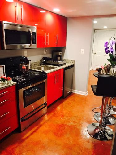 Near Northeast Apartment | Studio H St Corridor
