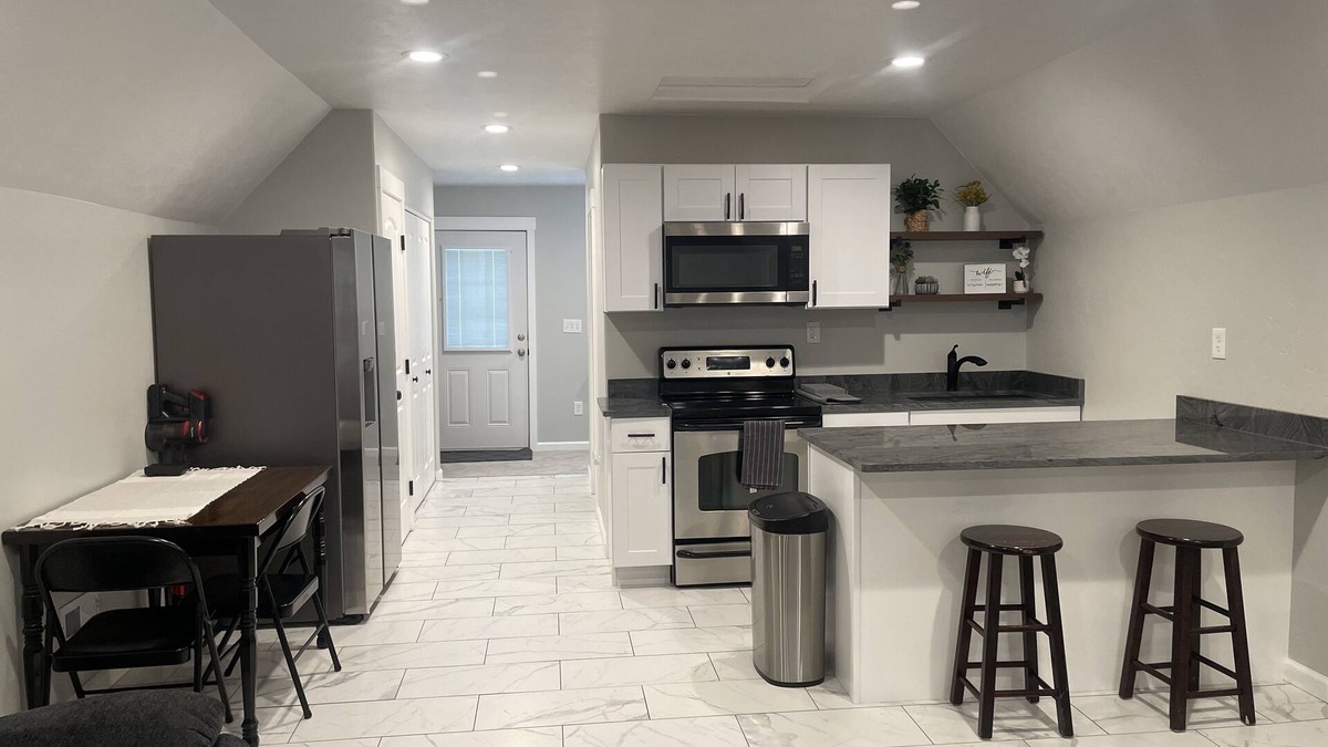 Clinton Apartment | Studio Housing by Creek
