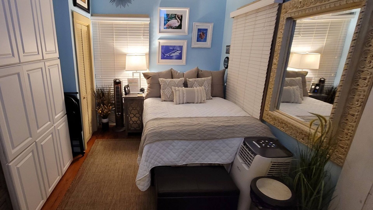 Irish Channel Apartment | Studio in a GREAT Location!