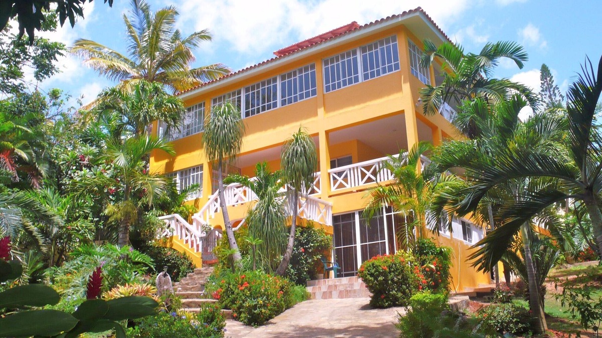 Costambar Apartment | Studio in a tropical garden close to the beautiful beach