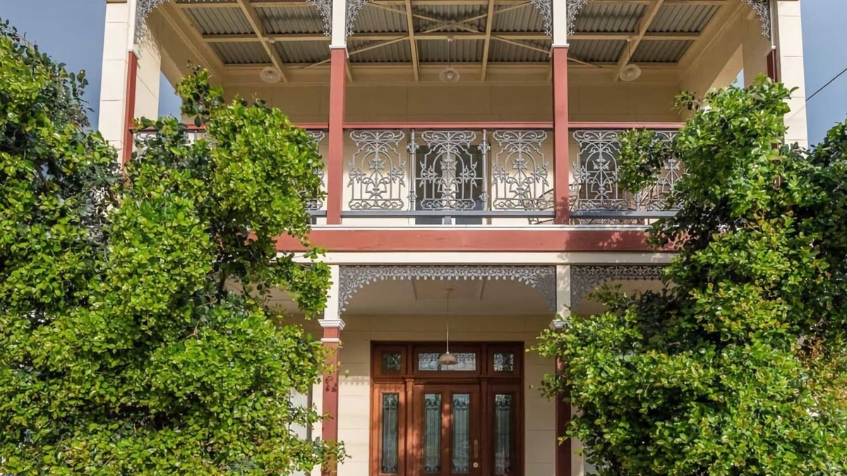 Ashgrove Apartment | Studio in Ashgrove W Bedroom Loft