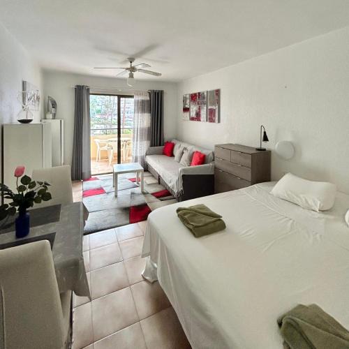 Los Cristianos Apartment | Studio In Castle Harbour With Pool View C020