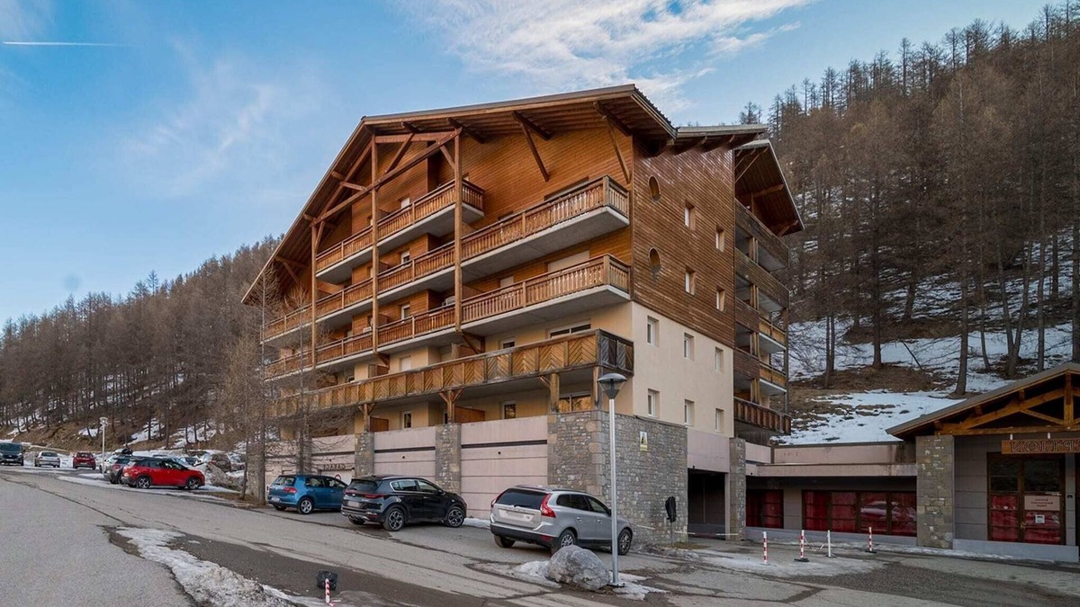 Allos Apartment | Studio in France with Mountain Views & Pool