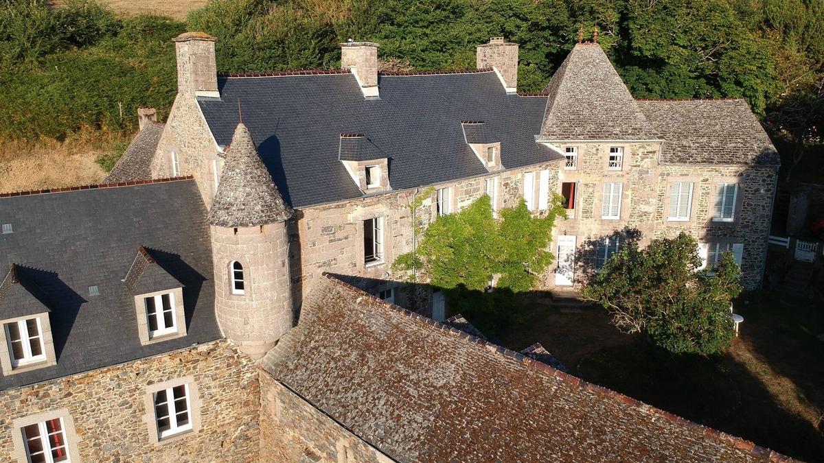 Siouville-Hague Apartment | STUDIO IN MANOR HOUSE WITH SEA VIEW