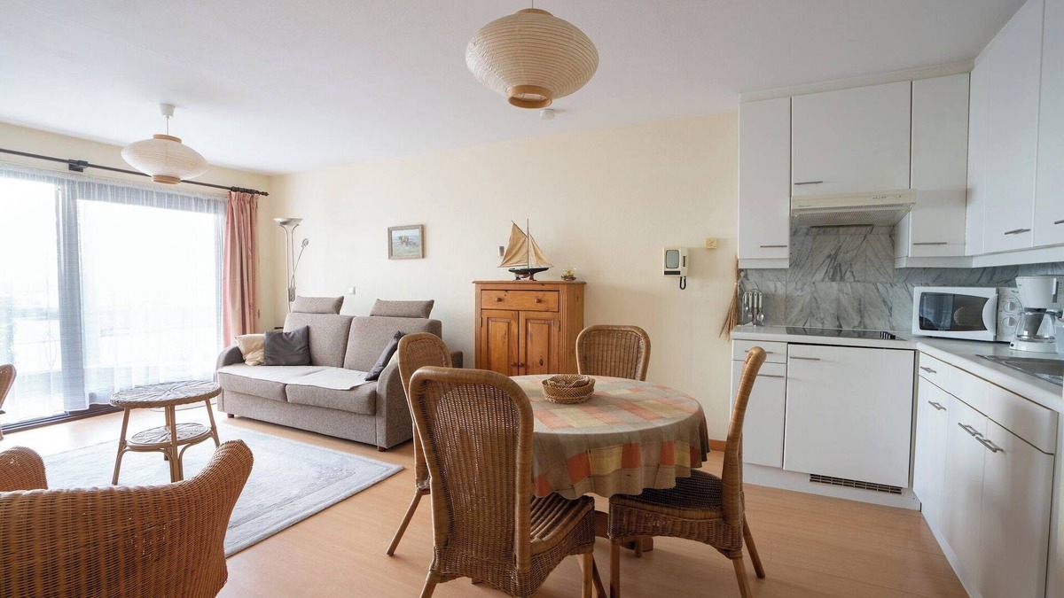 Oostduinkerke-Bad Apartment | Studio in Oostduinkerke by the Beach