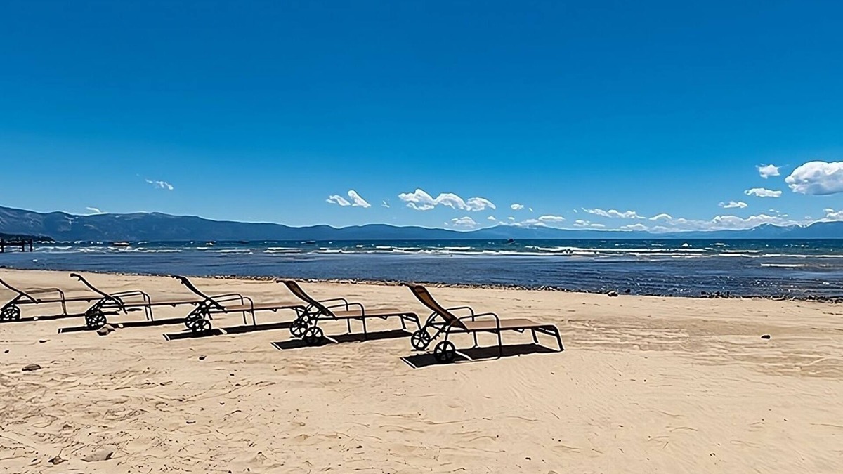 Tahoe Vista Hotel | Studio in Tahoe Vista! Outdoor Pool, Beach Access, Kitchenette, Free Parking