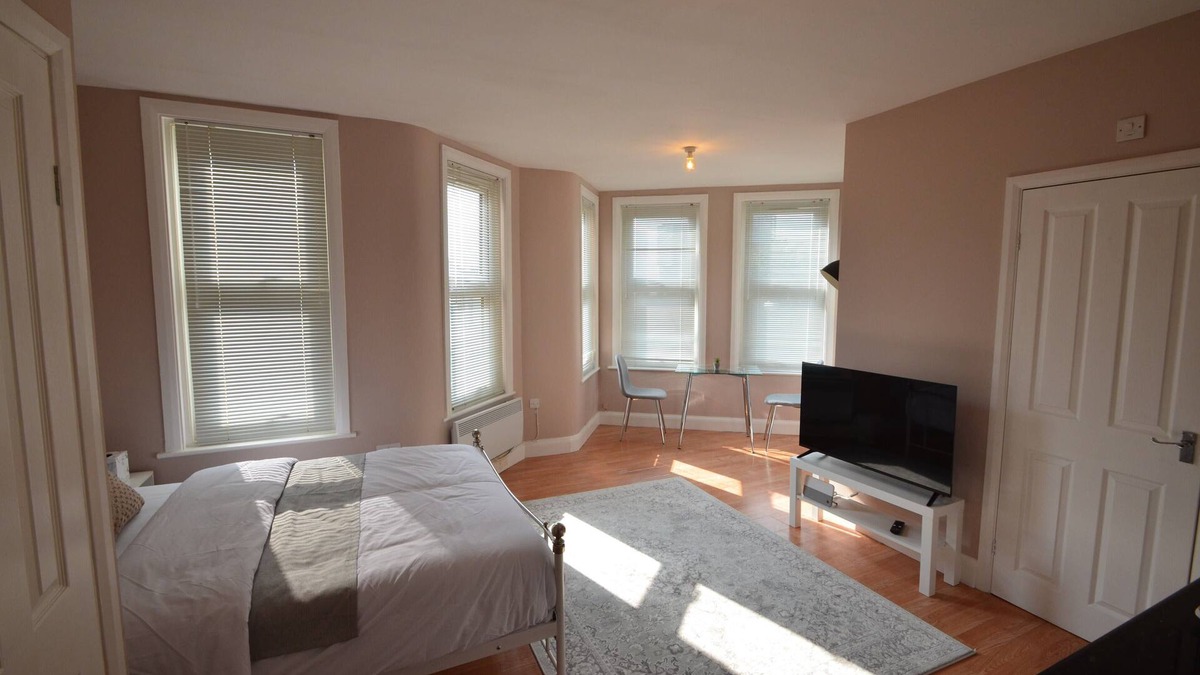 Walthamstow Apartment | Studio in the heart of Walthamstow Village
