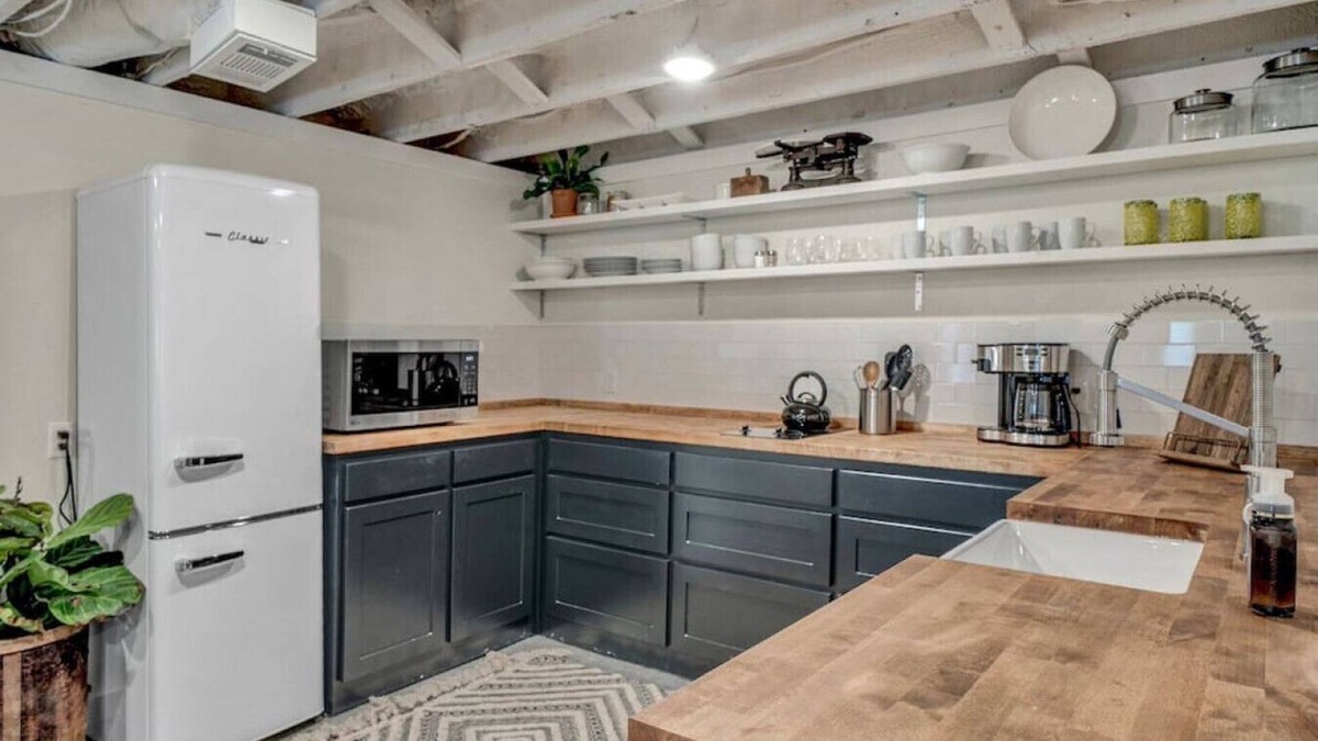 Tyler House | Studio in the Heart of Tyler
