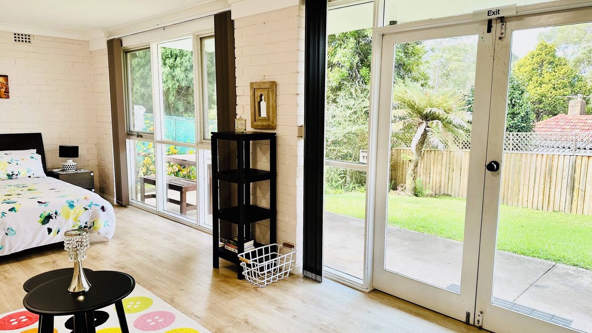 Turramurra Apartment | Studio in Turramurra,quiet & leafy.Walk to rail,public transportation and shops.