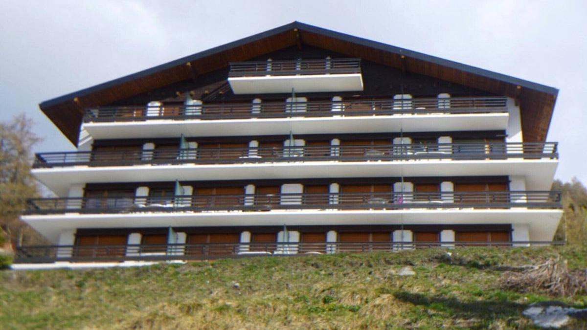 Veysonnaz Apartment | Studio in Veysonnaz with Stunning Mountain Views