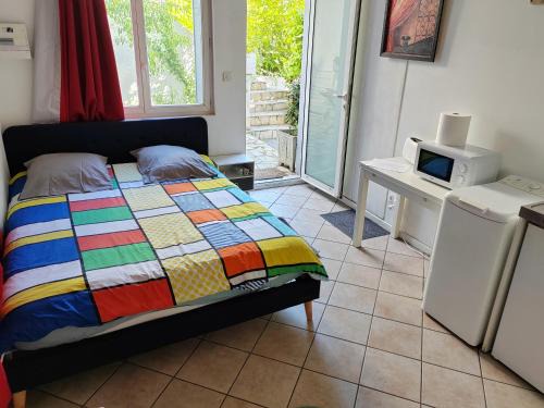 La Terrasse Apartment | Studio indépendant, avec piscine et jardin, direct gare aéroport, 1 lit pour 2 personnes Direct Gare Aéroport