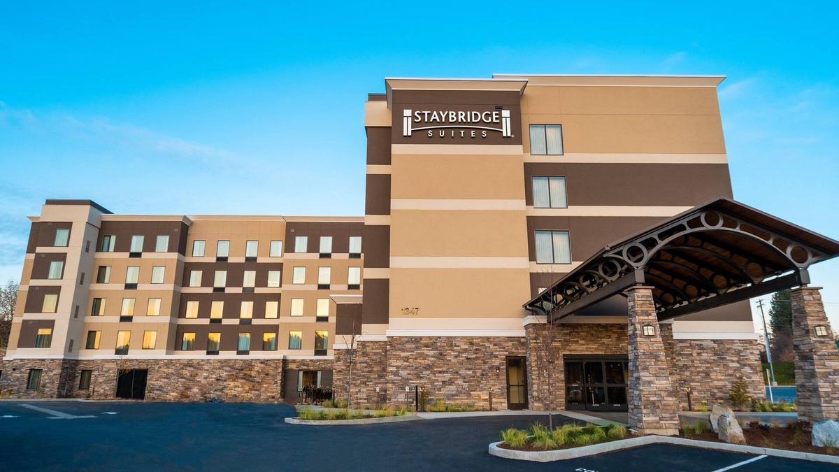 Coeur d'Alene Apartment | Studio |Indoor Pool + Hot Tub + Free Breakfast