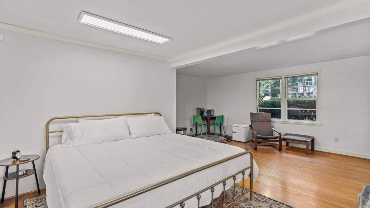 Forest Acres House | Studio, King, Fast Wi-Fi, Ring Camera, Smart TV