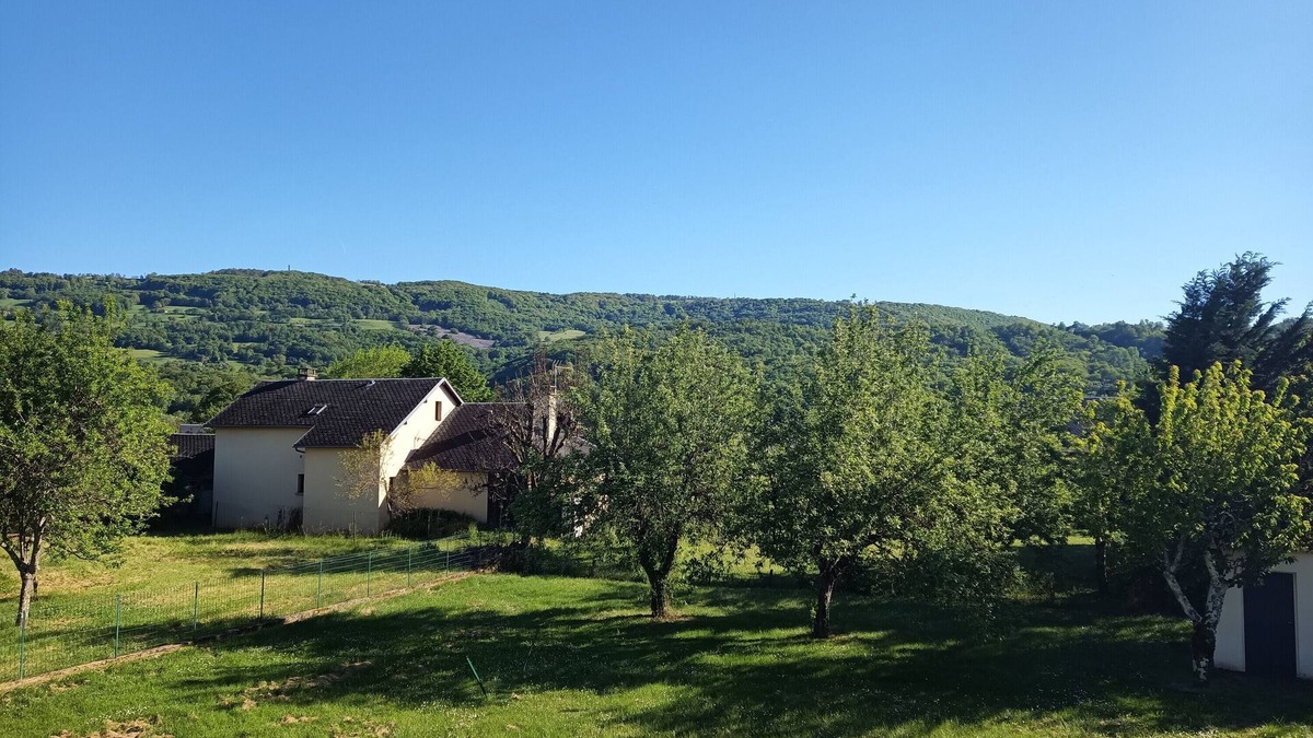 Saint-Come-d'Olt Apartment | Studio "La Clématite d'Olt" with Private Terrace and Wi-Fi
