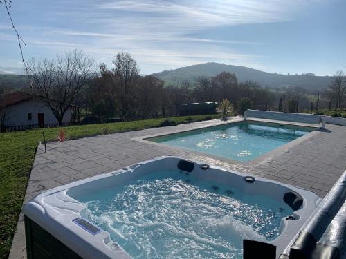 Macaye Apartment | Studio Laina avec piscine, spa optionnel