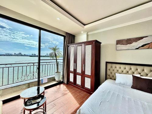 Yen Phu Apartment | Studio Lake view-Sunset glow-Bancoly