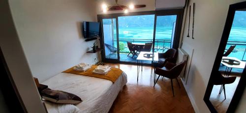 Aix-les-Bains Apartment | Studio Le 119, Aix les bains - Grand port - Vue Lac splendide