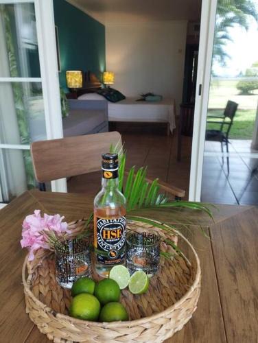 Gros Raisins Apartment | Studio Le Jacana dans une résidence de vacances avec piscine