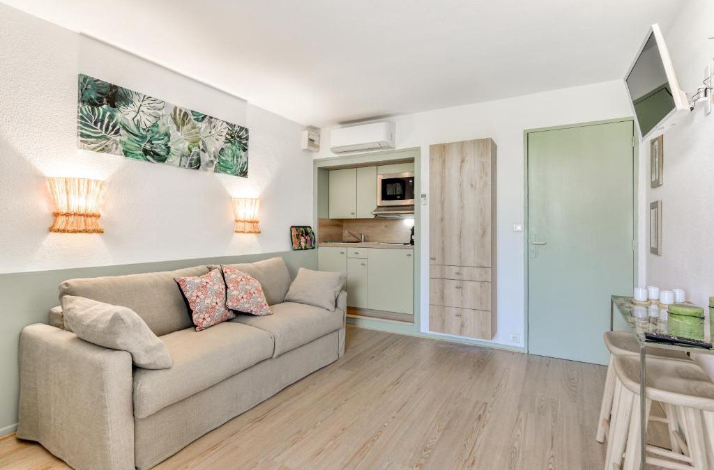 Saint-Pierre-la-Mer Apartment | Studio le Neptune - Appt à 100m de la plage