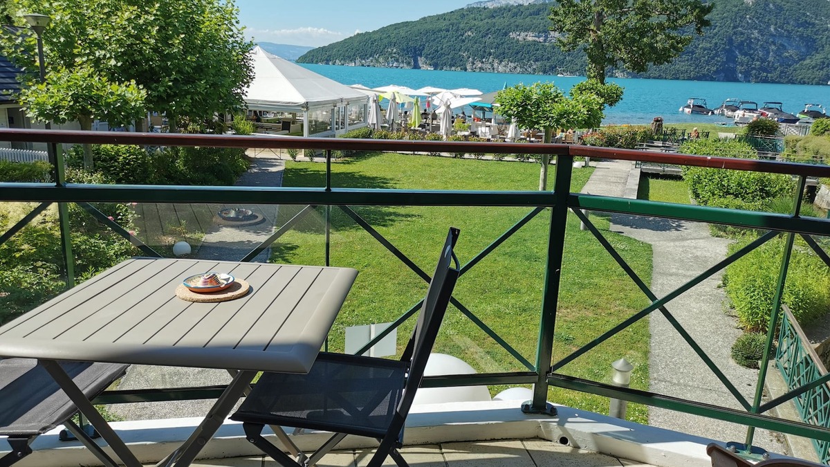 Duingt Apartment | Studio les Pieds Dans L'eau