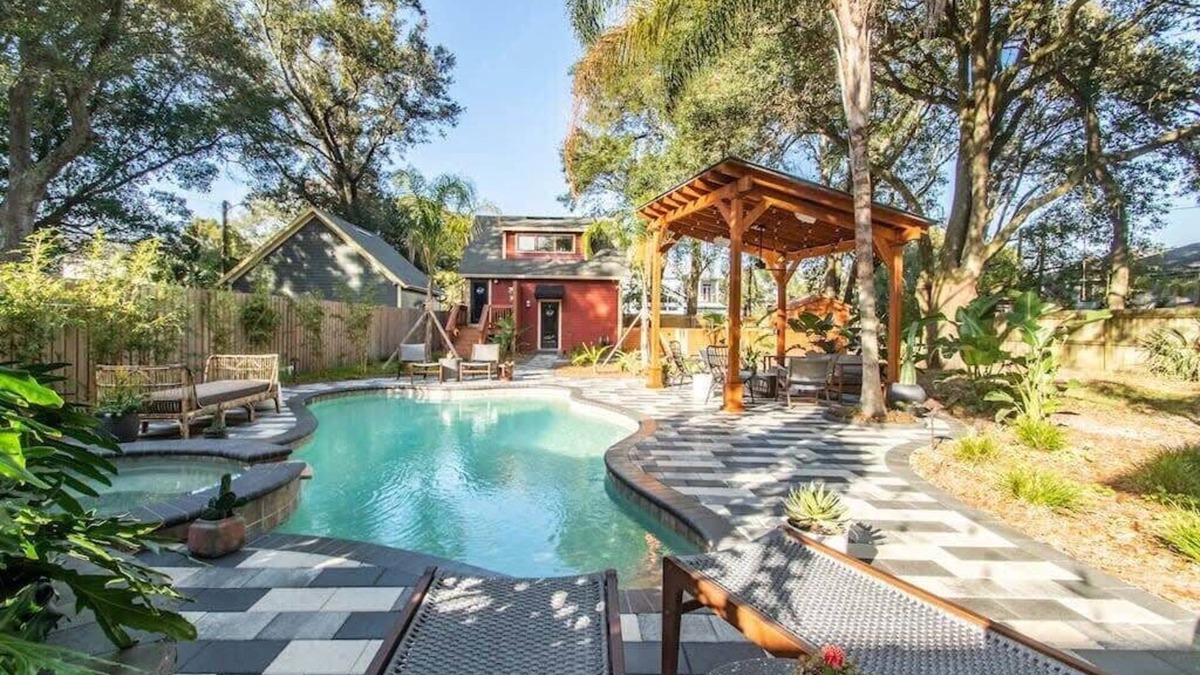 Urban Core Apartment | Studio loft w/pool, spa & gardens near downtown