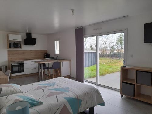 La Roche-sur-Yon Apartment | Studio lumineux avec terrasse