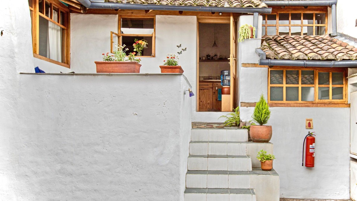 Financial District Apartment | Studio Mariposa with a fantastic garden in the historical Quito
