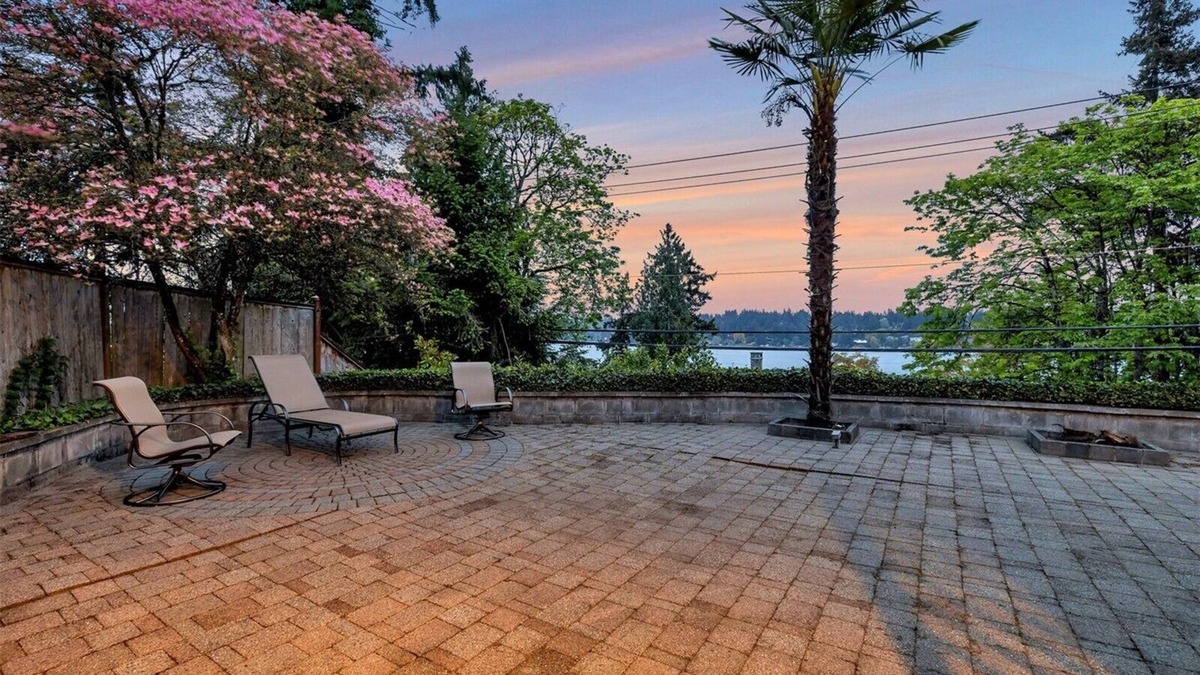 Mercer Island Apartment | Studio Mercer Island Lakeview home