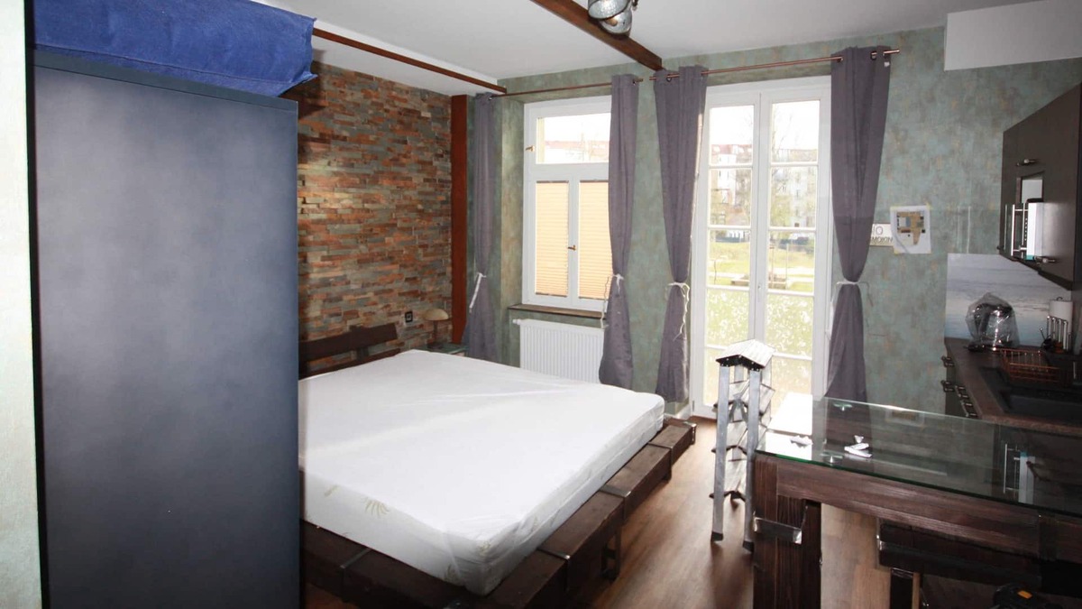 Neuschonefeld Apartment | Studio Metal South - Romantik Apartments in Leipzig, *2km to the city center*