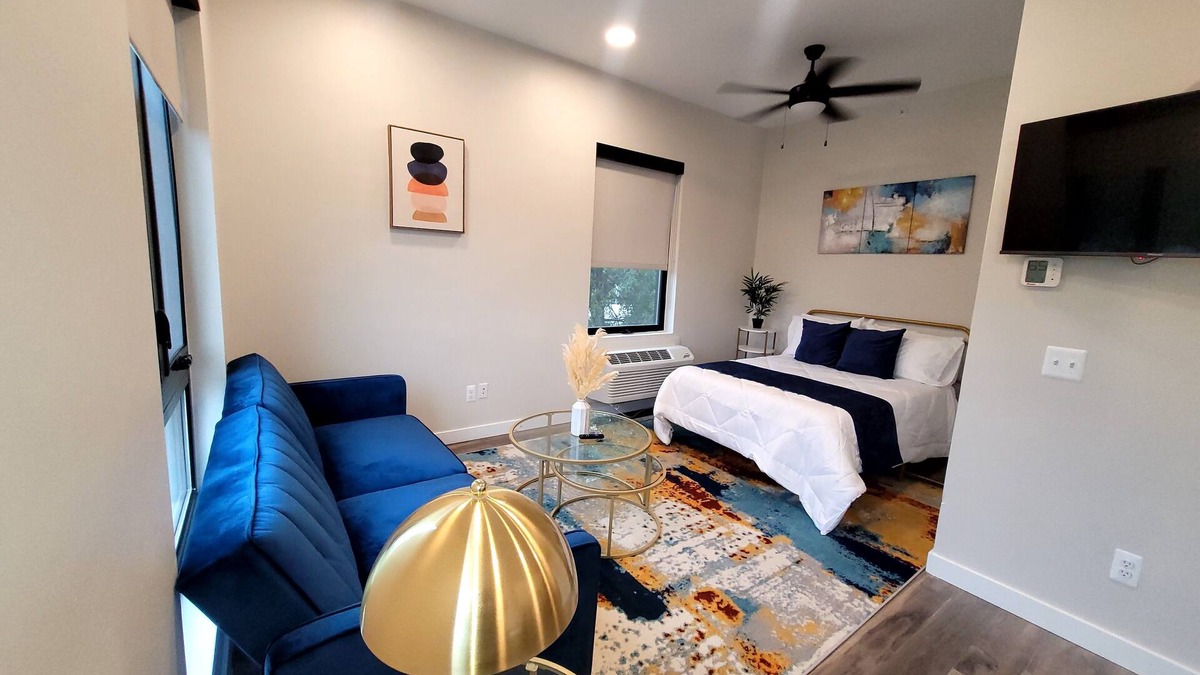 Detroit Apartment | Studio Monthly & Daily Rental For Traveling Professionals,Corporate & Student's