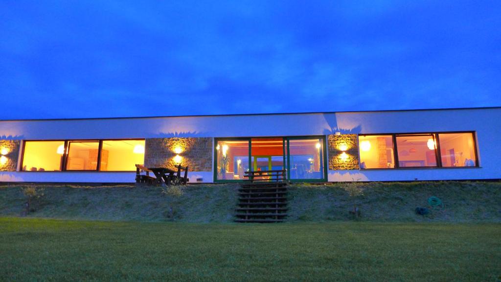 Łecze House | Studio na "Tęczowym Wzgórzu"