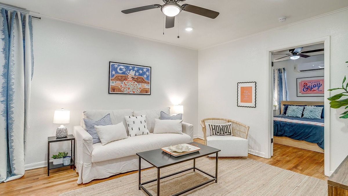 Monticello House | Studio Near 7th Street & Dickies Arena