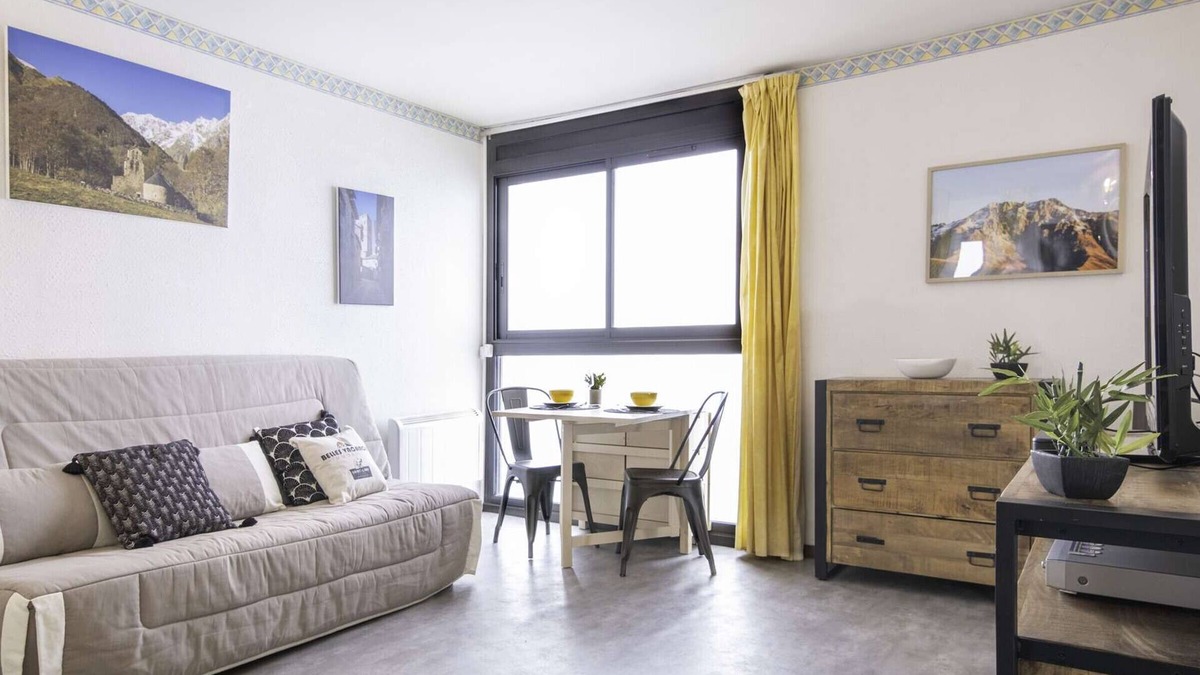 Pla d'Adet Apartment | Studio near ski slopes with parking, bright and quiet